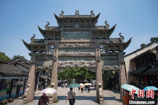 杨紫新剧《要久久爱》揭露残酷现实:十年奉献,换来只是一纸辞退